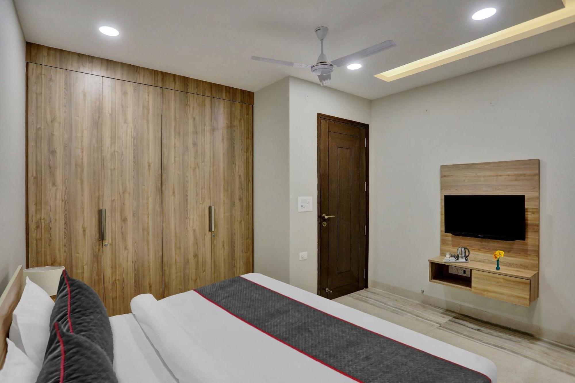 Townhouse Xanthe Hotel Noida Exterior photo