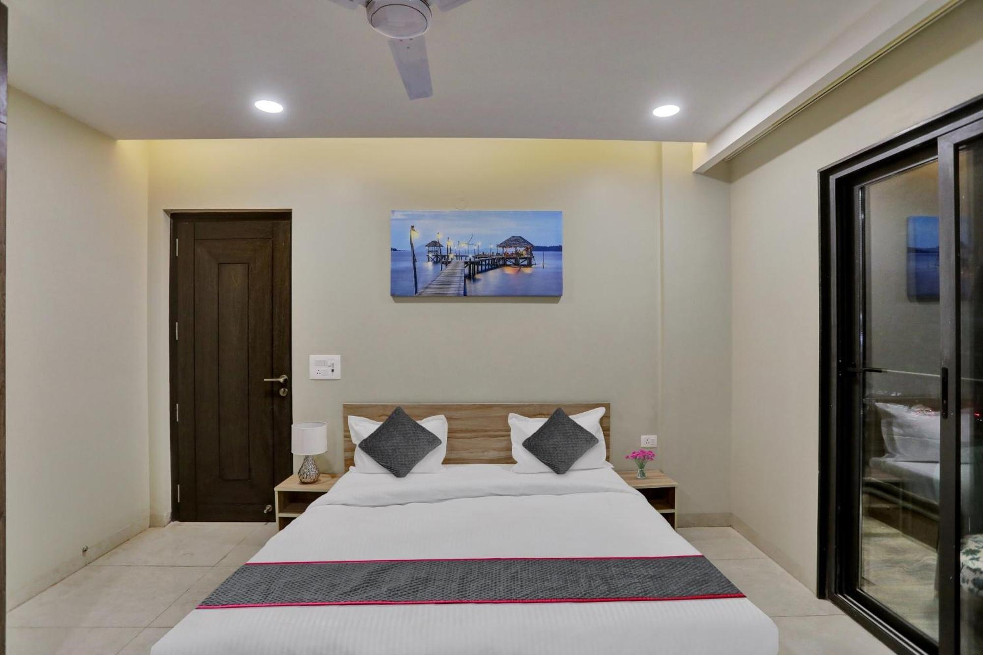 Townhouse Xanthe Hotel Noida Exterior photo